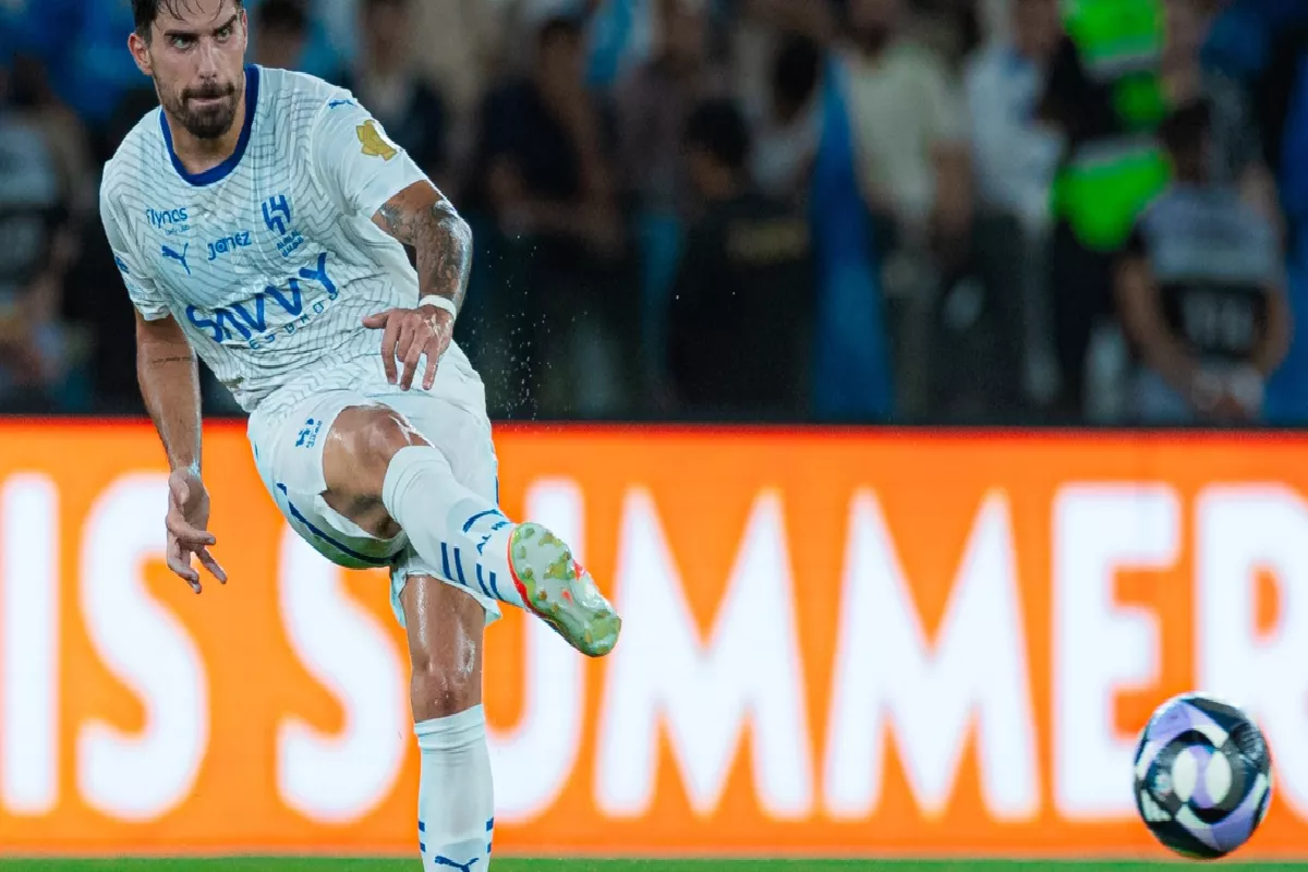 لحظات مؤلمة تعيشها بعثة الهلال.. نيفيز يتأثر برحيل صديق العمر قبل مواجهة نارية!