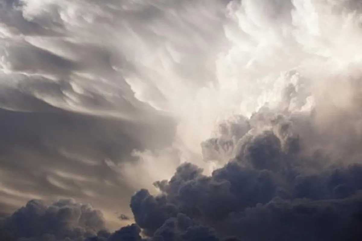 طقس مضطرب يضرب 11 منطقة في السعودية