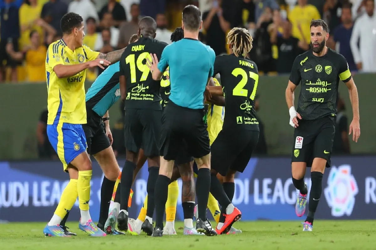 لاعبو النصر يهاجمون بيرجوين عقب فوز الاتحاد الدرامي.