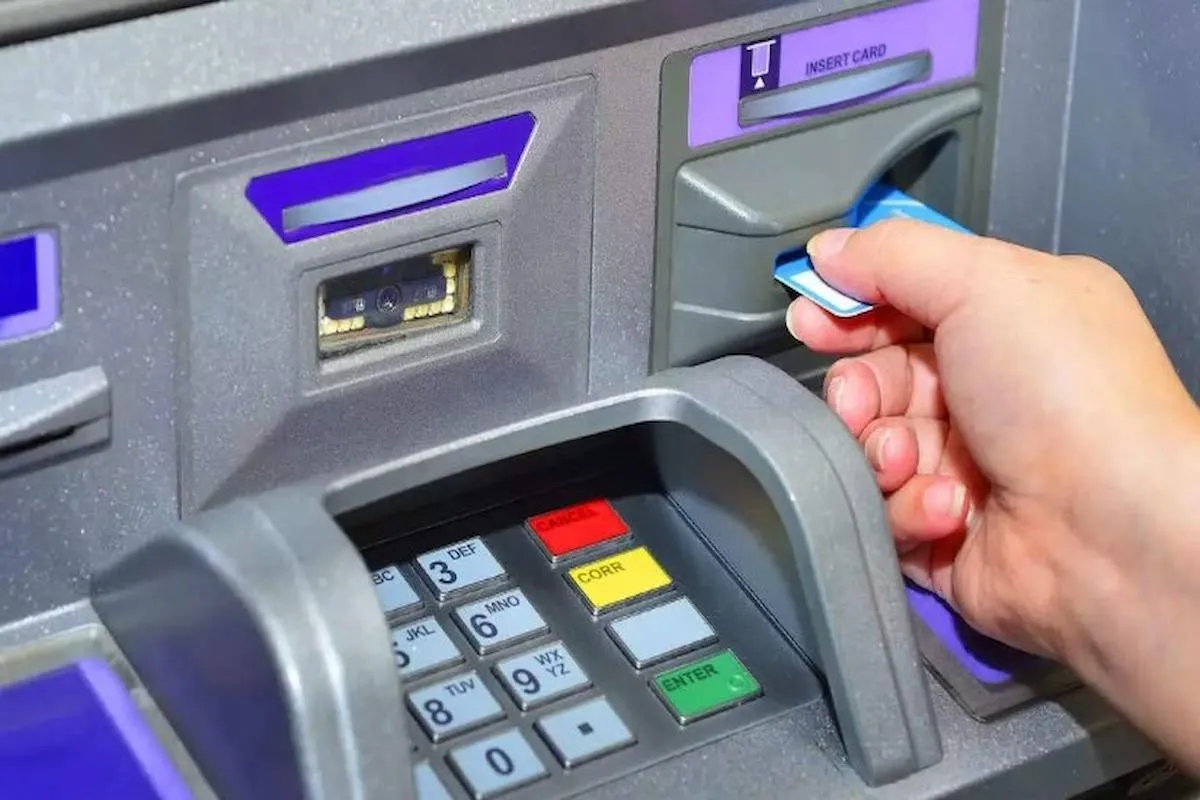 رفع حد الإيداع اليومي والشهري ببطاقات الخصم المباشر عبر ماكينات الـATM