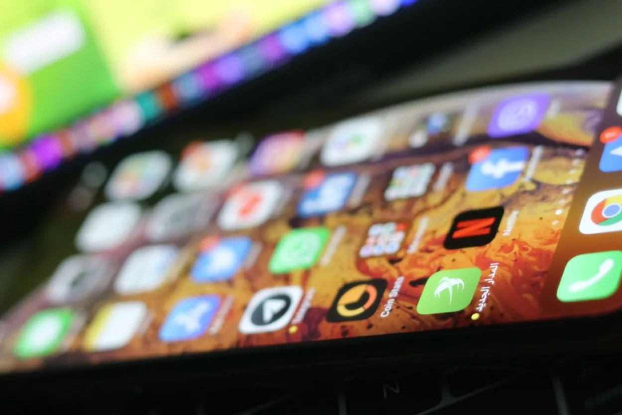 iOS 26 يطلق ميزة تلوين أيقونات التطبيقات تلقائيًا ويحدث نقلة في تخصيص أجهزة آيفون