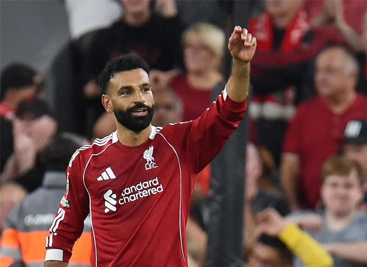 محمد صلاح يغيب عن التشكيل المثالي للدوري الإنجليزي رغم قيادته لليفربول