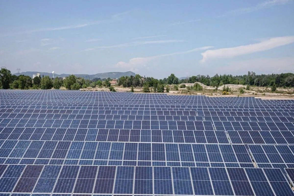 السعودية تعزز استثماراتها في الطاقة المتجددة لتحقيق التنمية المستدامة