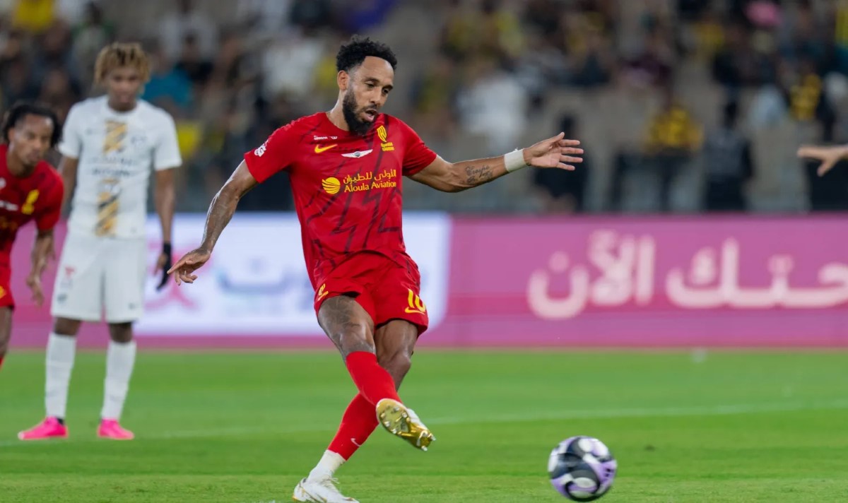أوباميانغ لاعب نادي القادسية السابق