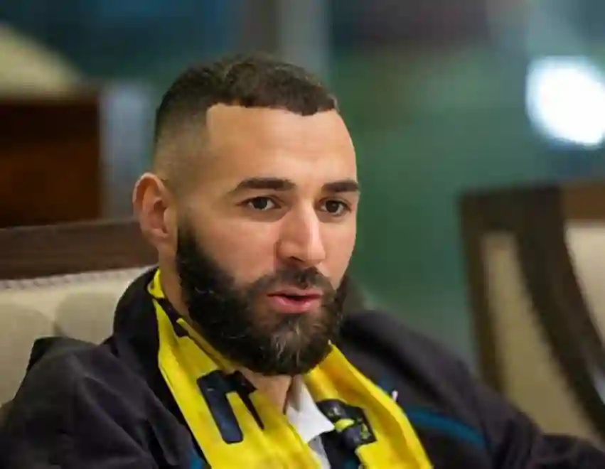 بنزيما يدعم أنمار لرئاسة الاتحاد