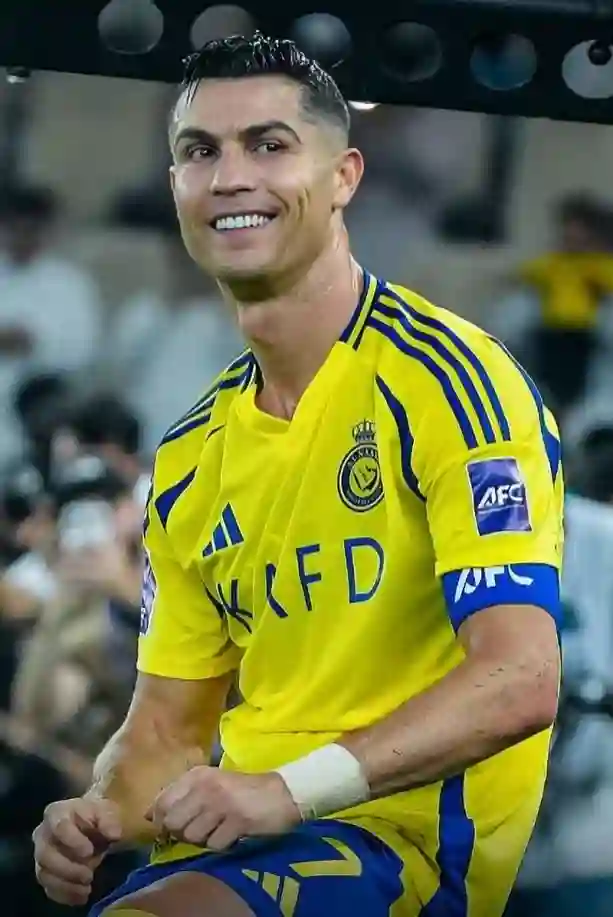 رونالدو يمدد عقده مع النصر