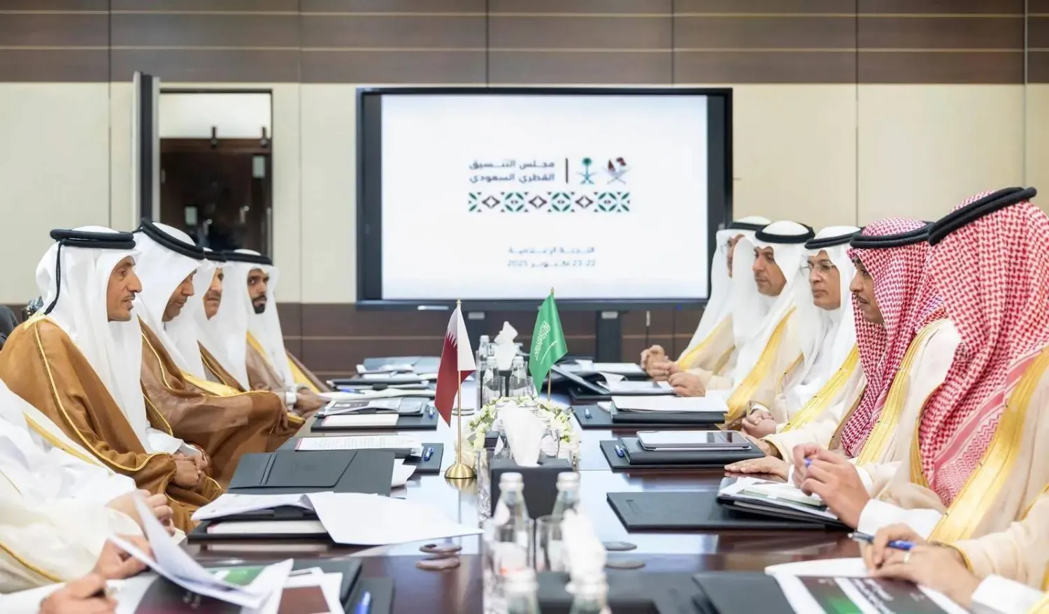 اجتماع سعودي قطري يبحث حقوق بث مباريات المنتخبين وفرص التعاون الإعلامي المشترك
